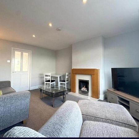 דירות Cosy Brighouse 3 Bed House-Great For Contractors מראה חיצוני תמונה
