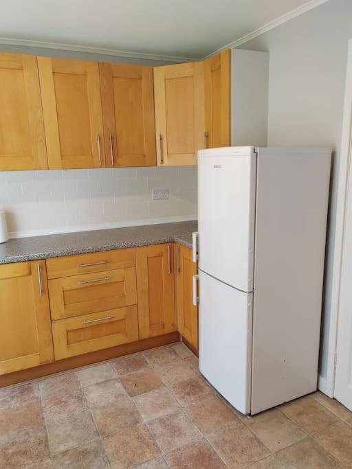 דירות Cosy Brighouse 3 Bed House-Great For Contractors מראה חיצוני תמונה