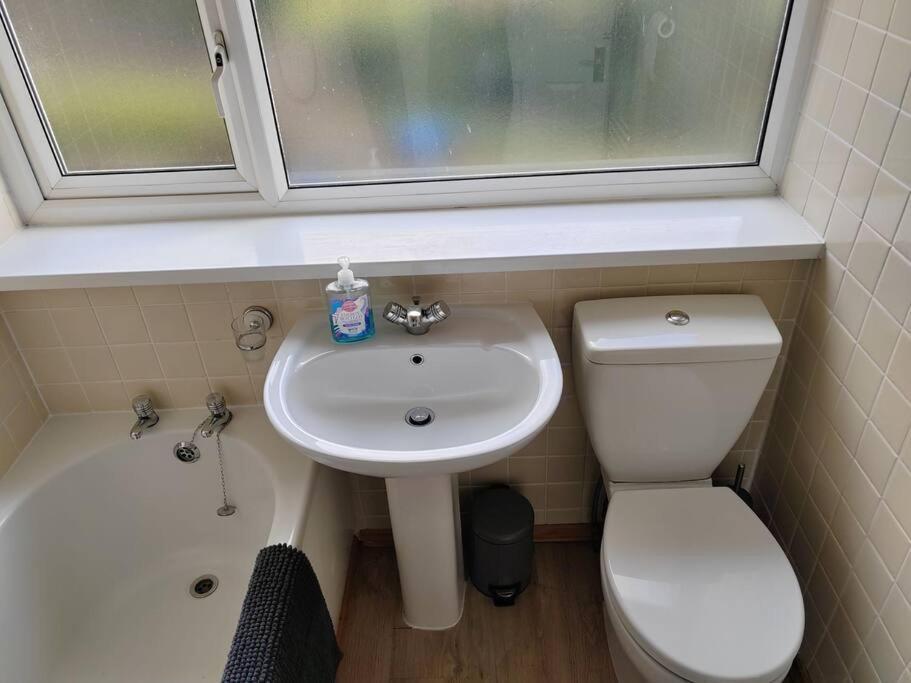 דירות Cosy Brighouse 3 Bed House-Great For Contractors מראה חיצוני תמונה