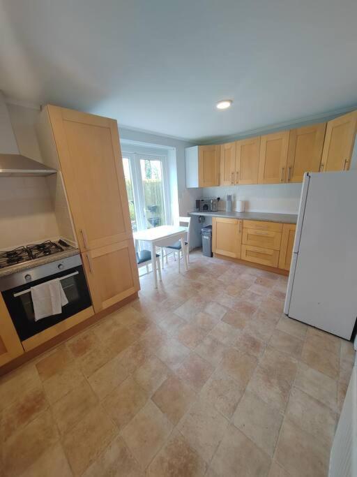 דירות Cosy Brighouse 3 Bed House-Great For Contractors מראה חיצוני תמונה