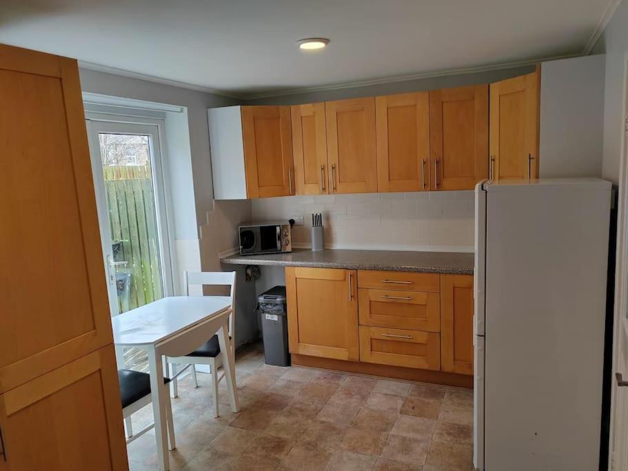 דירות Cosy Brighouse 3 Bed House-Great For Contractors מראה חיצוני תמונה