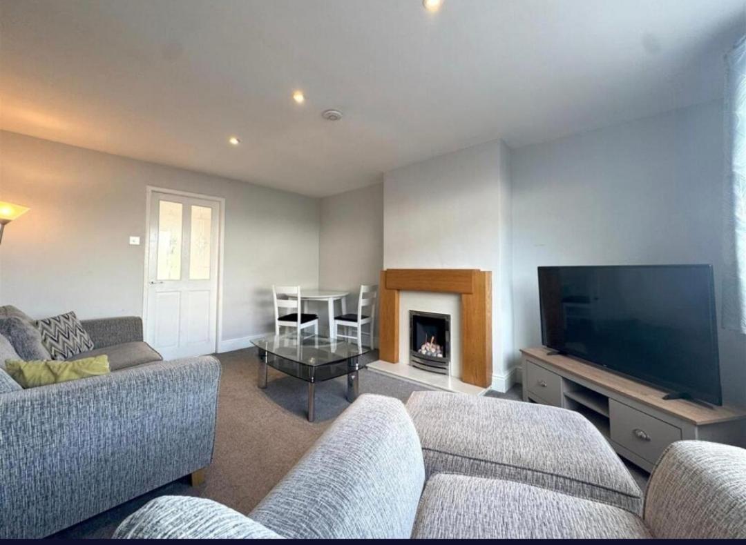 דירות Cosy Brighouse 3 Bed House-Great For Contractors מראה חיצוני תמונה